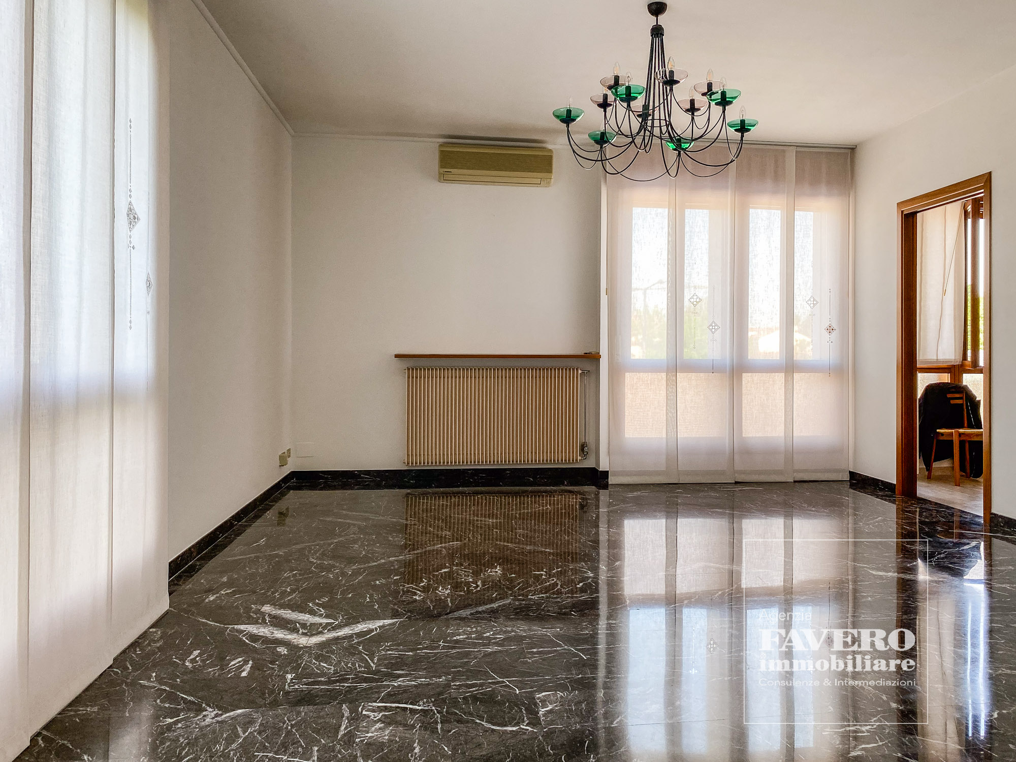 STRA Grande Appartamento 3 camere con ampia terrazza sul lastrico solare e garage.